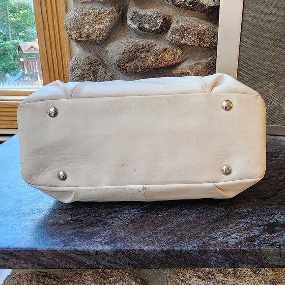 COACH J1175-F17216 Soho Cream/Gold Leather Shoulder Bag - Picture 12 of 16